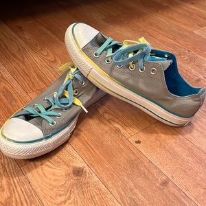 Women’s Size 8 (39) Converse